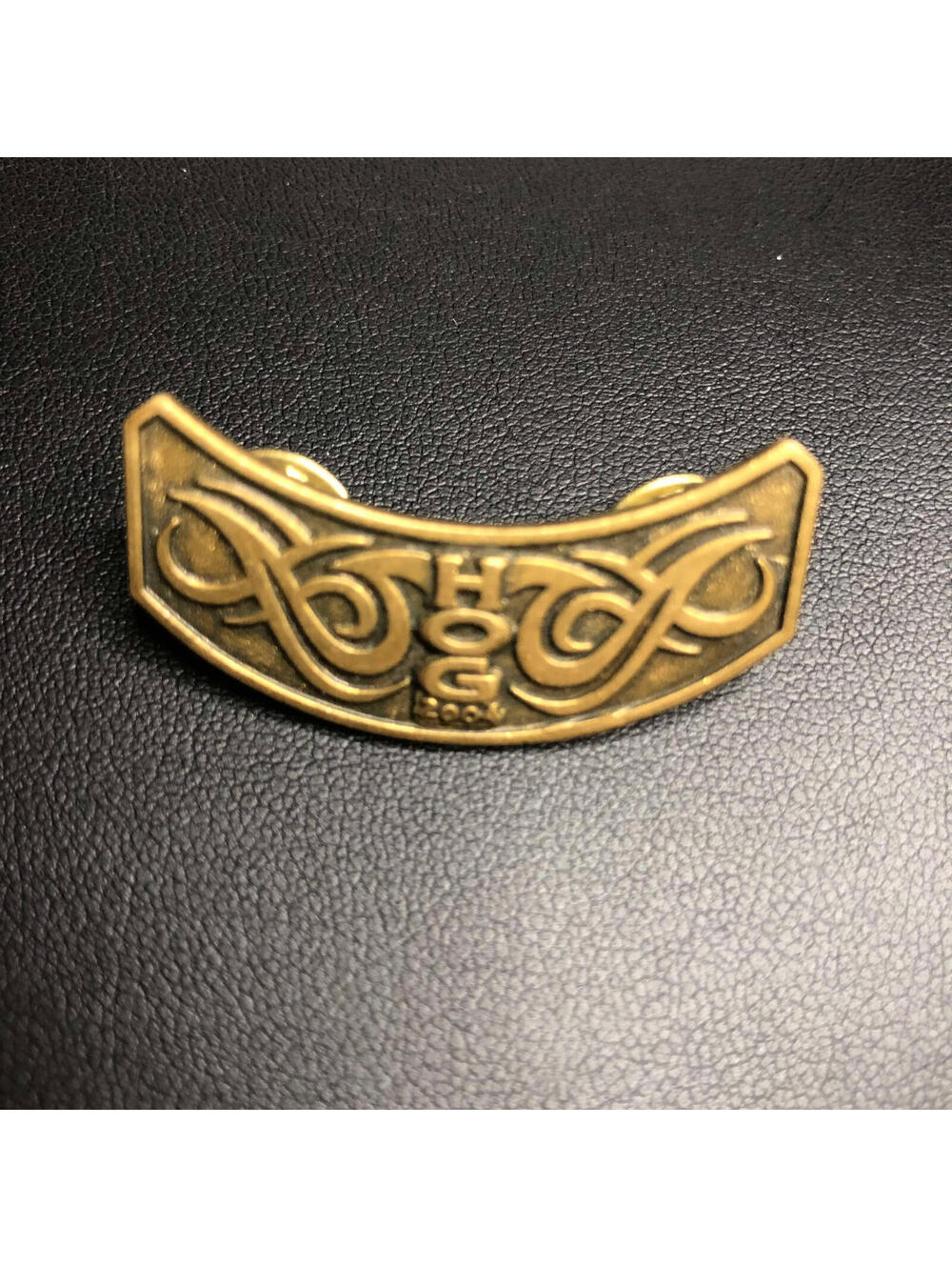 2922 Harley Owners Group HOG Motorcycle Lapel Hat Pin 2004 GOLDTONE